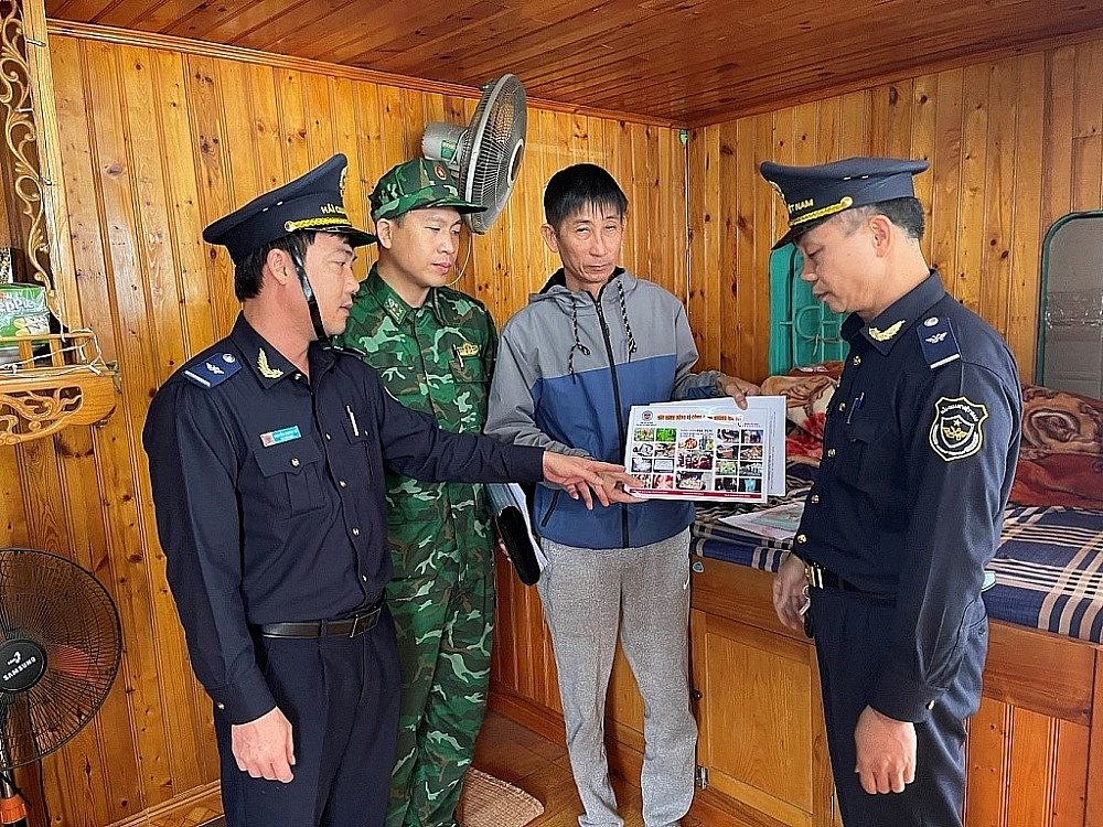 Hải quan Quảng Ninh đẩy mạnh công tác tuyên truyền về hậu quả, tác hại của việc buôn lậu, vận chuyển trái phép vàng qua biên giới.