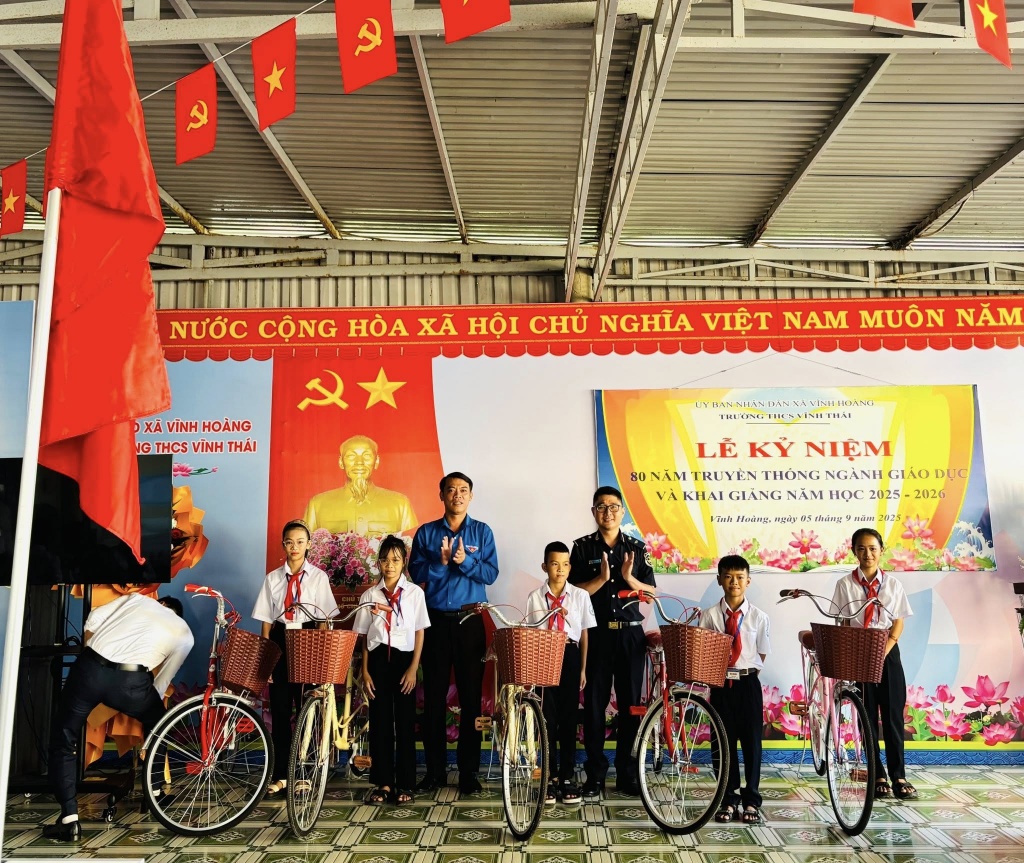Thanh niên Hải quan khu vực IX tổ chức chuỗi hoạt động dịp thành lập Ngành