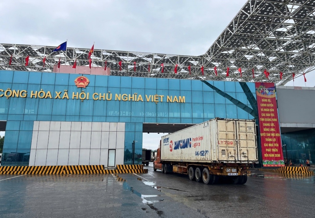 Hải quan khu vực VIII hỗ trợ doanh nghiệp “mọi lúc, mọi nơi”
