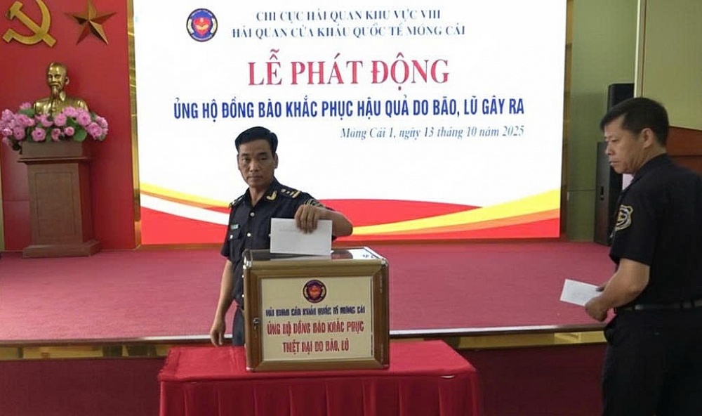 Hải quan Móng Cái quyên góp, ủng hộ đồng bào chịu ảnh hưởng do bão gây ra Hải quan Móng Cái quyên góp, ủng hộ đồng bào chịu ảnh hưởng do bão gây ra