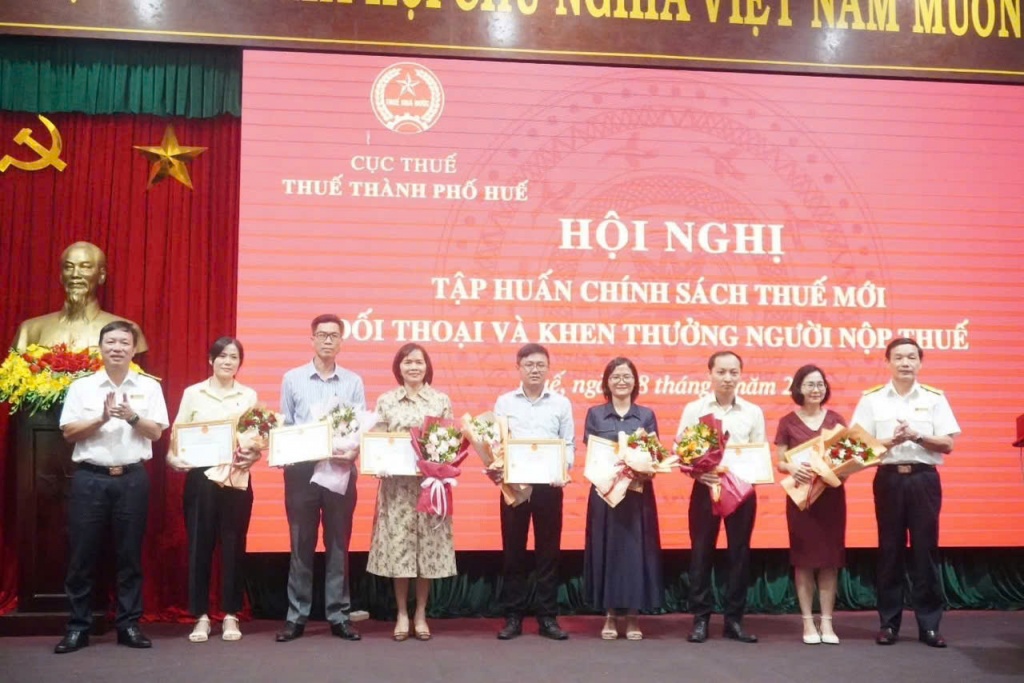 Thuế thành phố Huế vận động hộ kinh doanh chuyển sang kê khai từ năm 2026