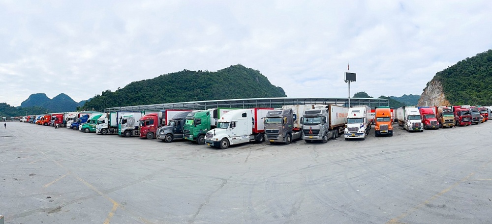 Lượng xe hàng tại bến bãi chờ làm thủ tục thông quan không có dấu hiệu đột biến. 