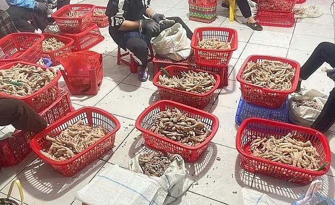 Bên trong hộ kinh doanh Tuấn Minh. Ảnh: Công an tỉnh Lạng Sơn.