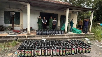 Triệt phá đường dây vận chuyển khí cười