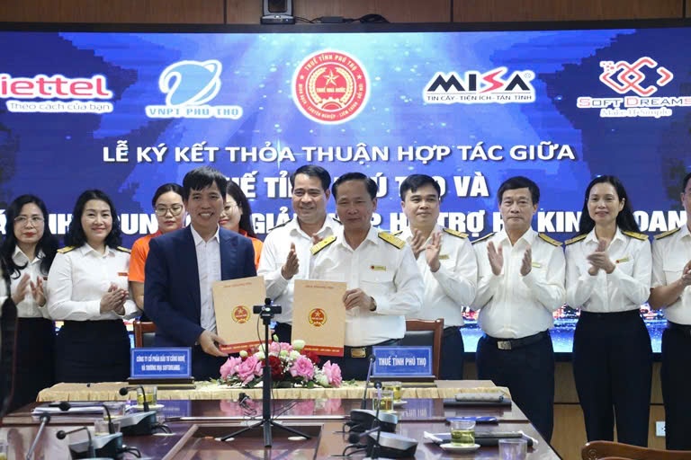 Thuế tỉnh Phú Thọ: Phối hợp hỗ trợ hộ kinh doanh chuyển đổi và sử dụng hóa đơn điện tử