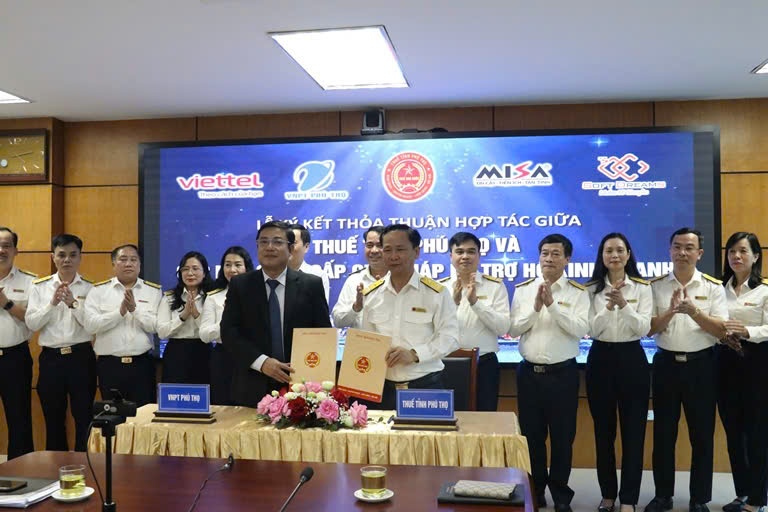 Thuế tỉnh Phú Thọ: Phối hợp hỗ trợ hộ kinh doanh chuyển đổi và sử dụng hóa đơn điện tử