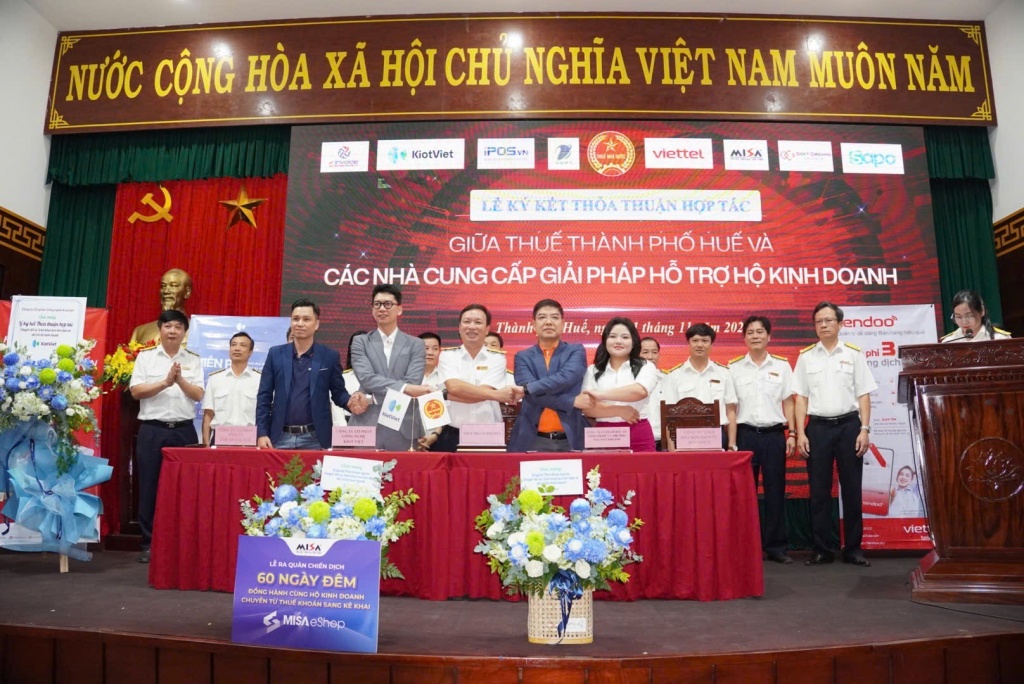 Thuế thành phố Huế tăng tốc hỗ trợ hộ kinh doanh chuyển đổi