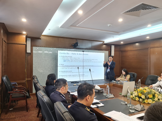 Lãnh đạo Hải quan khu vực V chia sẻ khó khăn với Amkor Technology Việt Nam