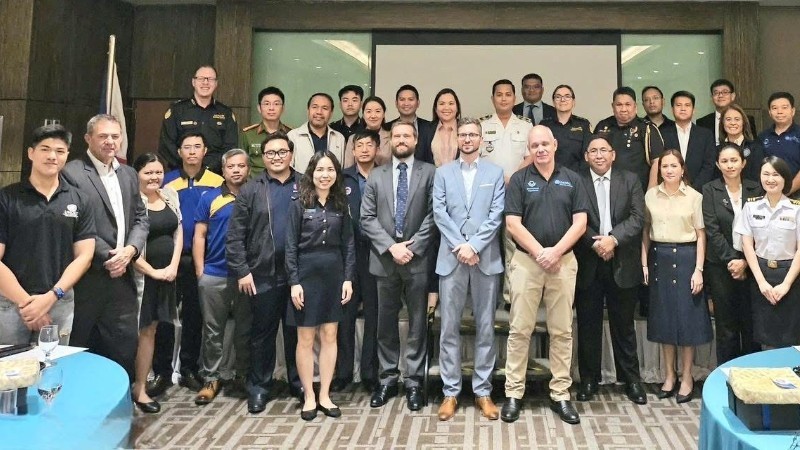 Đại diện các quốc gia tham dự cuộc họp liên ngành cấp khu vực về công tác phòng, chống buôn bán trái phép rác thải nguy hại qua biên giới. Ảnh: CHQ