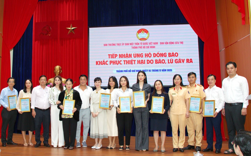 TP. Hồ Chí Minh: Đóng góp thêm 20 tỷ đồng hỗ trợ đồng bào bị bão, lũ