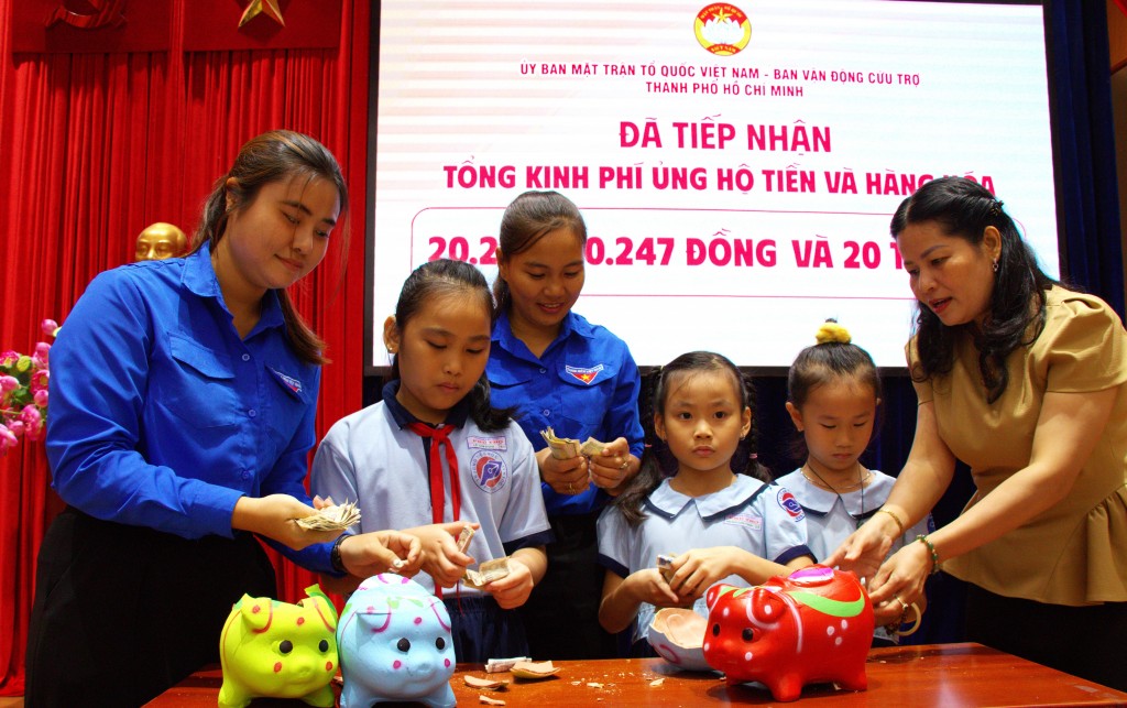 TP. Hồ Chí Minh: Đóng góp thêm 20 tỷ đồng hỗ trợ đồng bào bị bão, lũ