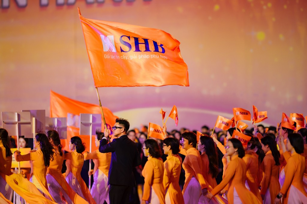 Fortune xếp SHB trong Top 100 nơi làm việc xuất sắc nhất Đông Nam Á, dẫn đầu ngành ngân hàng Việt Nam Fortune xếp SHB trong Top 100 nơi làm việc xuất sắc nhất Đông Nam Á, dẫn đầu ngành ngân hàng Việt Nam