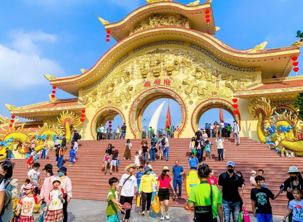 Cùng với việc đa dạng hóa trải nghiệm, TP Hồ Chí Minh đặc biệt chú trọng xây dựng môi trường du lịch văn minh, thân thiện.
