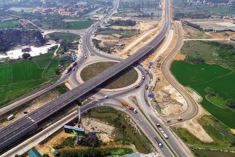 Giải ngân đầu tư công năm 2025 tiếp tục cải thiện, vượt tiến độ cùng kỳ năm trước Giải ngân đầu tư công năm 2025 tiếp tục cải thiện, vượt tiến độ cùng kỳ năm trước