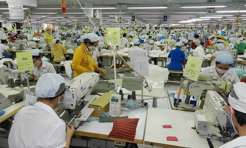 Người lao động tại một doanh nghiệp may.
