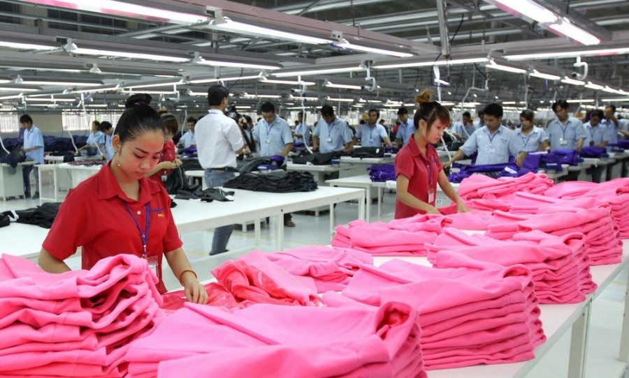 Xuất khẩu dệt may Việt Nam tự tin cán đích 46 tỷ USD, giữ vững vị thế “top 3” thế giới. 