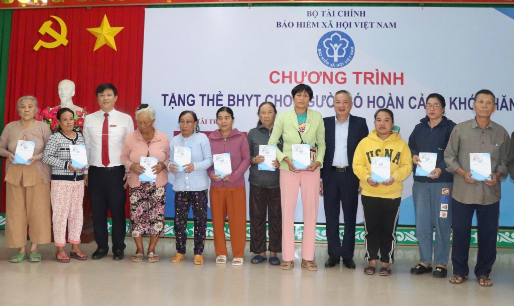 Hơn 10.300 thẻ BHYT hỗ trợ người dân khó khăn ở Đắk Lắk