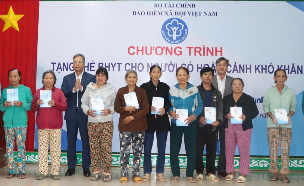 Hơn 10.300 thẻ BHYT hỗ trợ người dân khó khăn ở Đắk Lắk