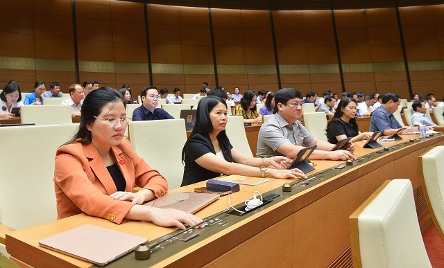 Quốc hội thông qua Luật Thương mại điện tử với tỷ lệ tán thành cao