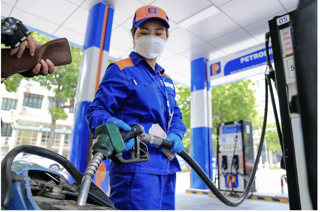 Ngày 11/12: Giá xăng dầu đồng loạt giảm Ngày 11/12: Giá xăng dầu đồng loạt giảm