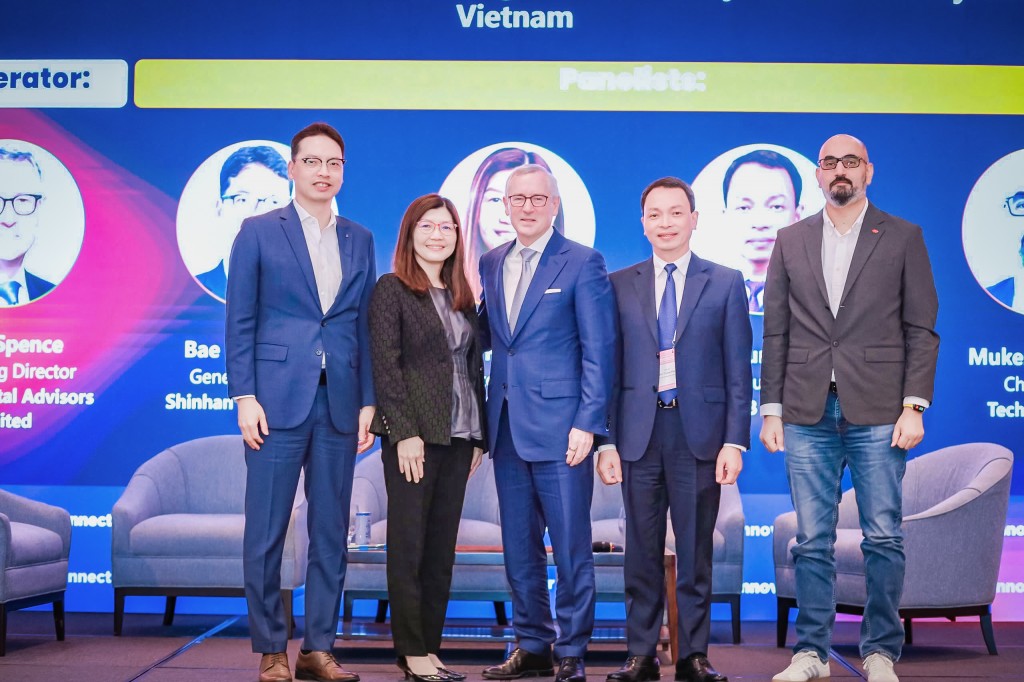 MB Life chia sẻ định hướng nâng cao trải nghiệm khách hàng tại Insurinnovator Connect Vietnam 2025
