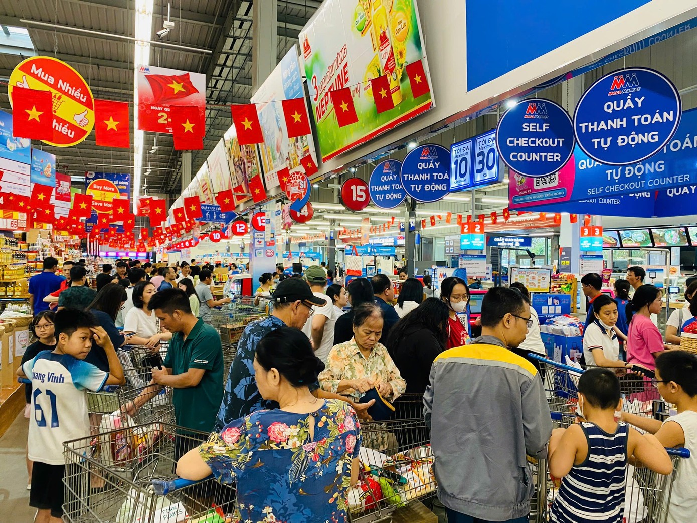 Kiểm soát giá tiêu dùng trong nước trước hiệu ứng tăng giá theo đám đông