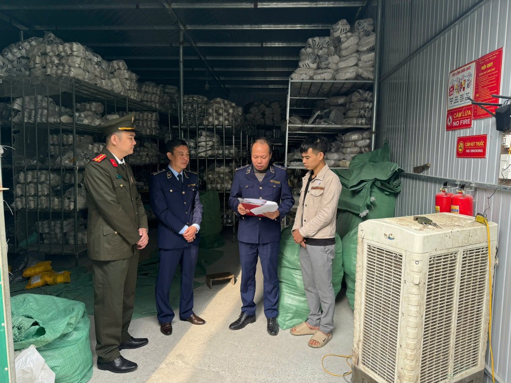 Phú Thọ quyết liệt đẩy mạnh phòng, chống buôn lậu và gian lận thương mại Phú Thọ quyết liệt đẩy mạnh phòng, chống buôn lậu và gian lận thương mại