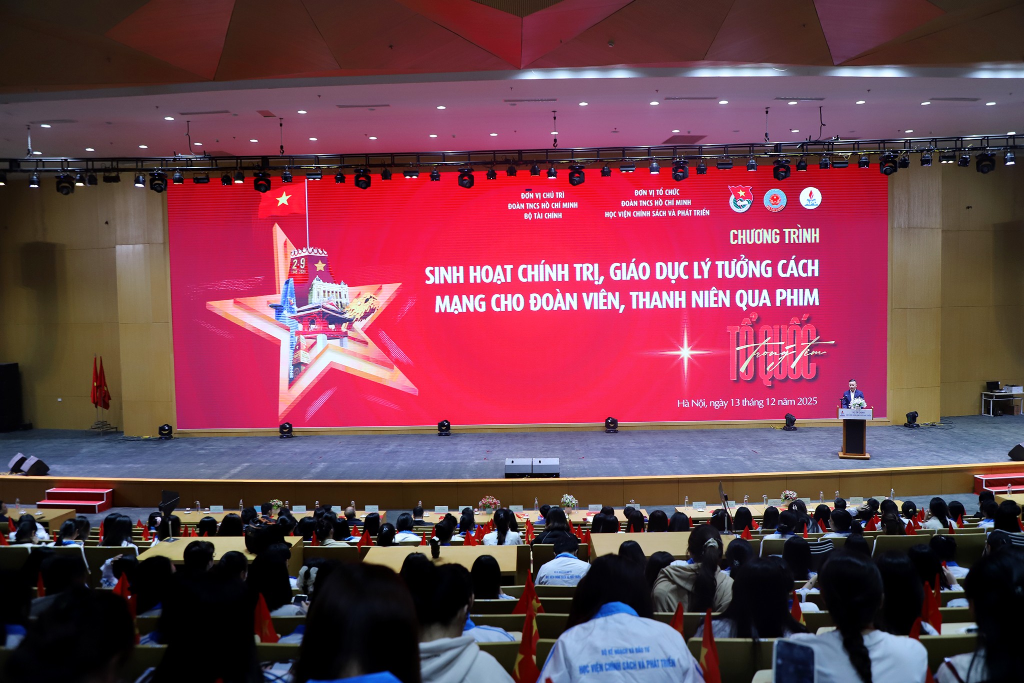 Lan tỏa tinh thần yêu nước qua những thước phim về Tổ quốc Lan tỏa tinh thần yêu nước qua những thước phim về Tổ quốc