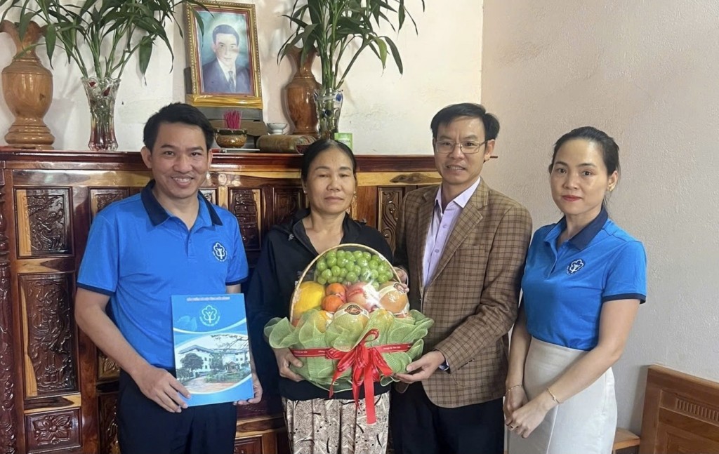 Niềm vui khi lương hưu đến với bà con tham gia BHXH tự nguyện ở Tây Nguyên