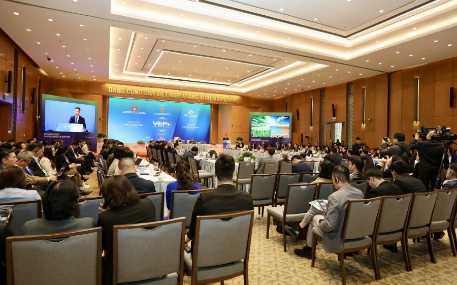 Toàn cảnh phiên chuyên đề số 2 về kinh tế tuần hoàn Việt Nam 2025. 