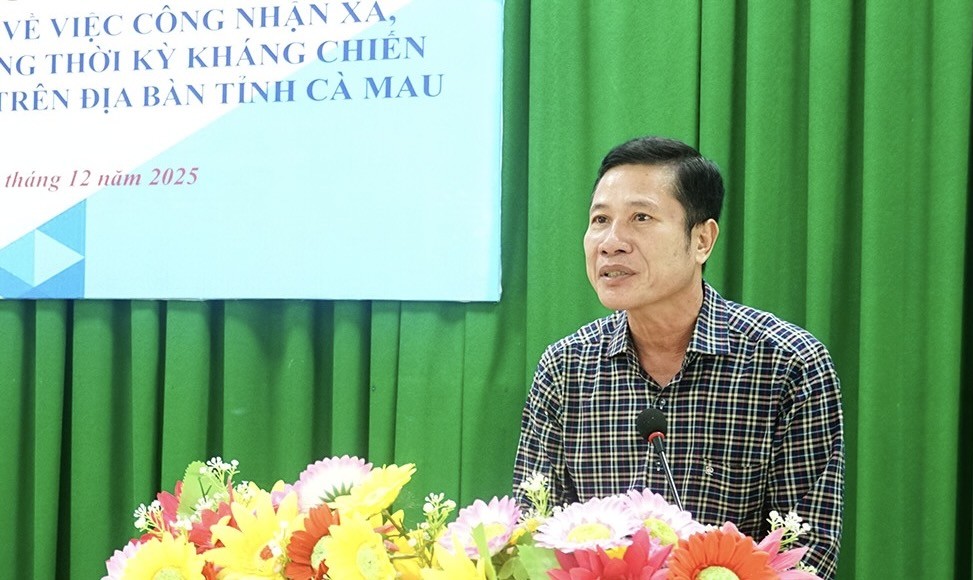Cà Mau: Trao thẻ BHYT cho người dân tại xã, phường An toàn khu
