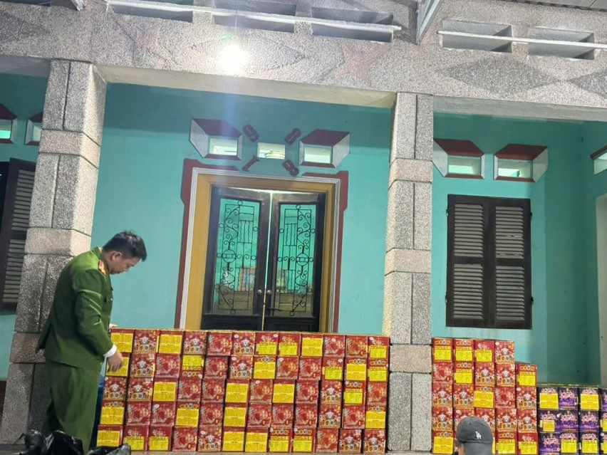 Bắc Ninh: Khởi tố vụ án, bắt giam đối tượng buôn bán pháo nổ