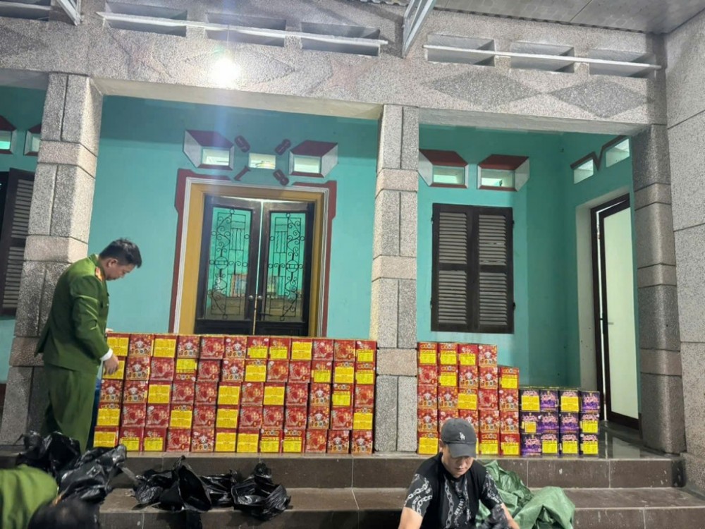 Bắc Ninh: Khởi tố vụ án, bắt giam đối tượng buôn bán pháo nổ
