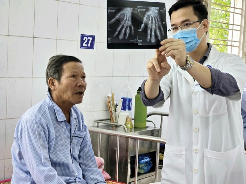 Nỗ lực hướng tới miễn viện phí và công bằng y tế cho người dân