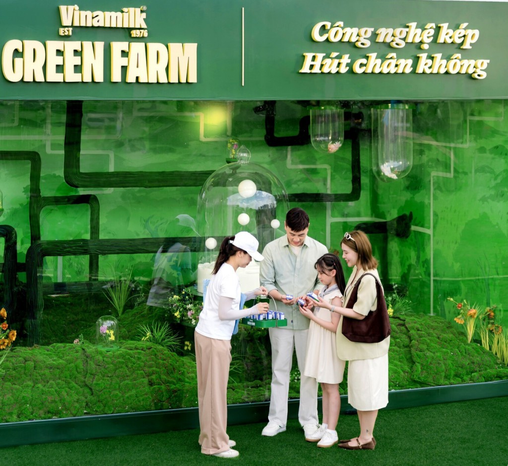 Bà Mai Kiều Liên được vinh danh lãnh đạo truyền cảm hứng sáng tạo tại Vạn Xuân AWARDS 2025