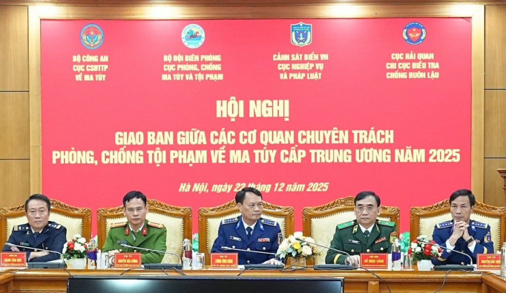 Thủ trưởng, lãnh đạo các lực lượng đồng chủ trì hội nghị.