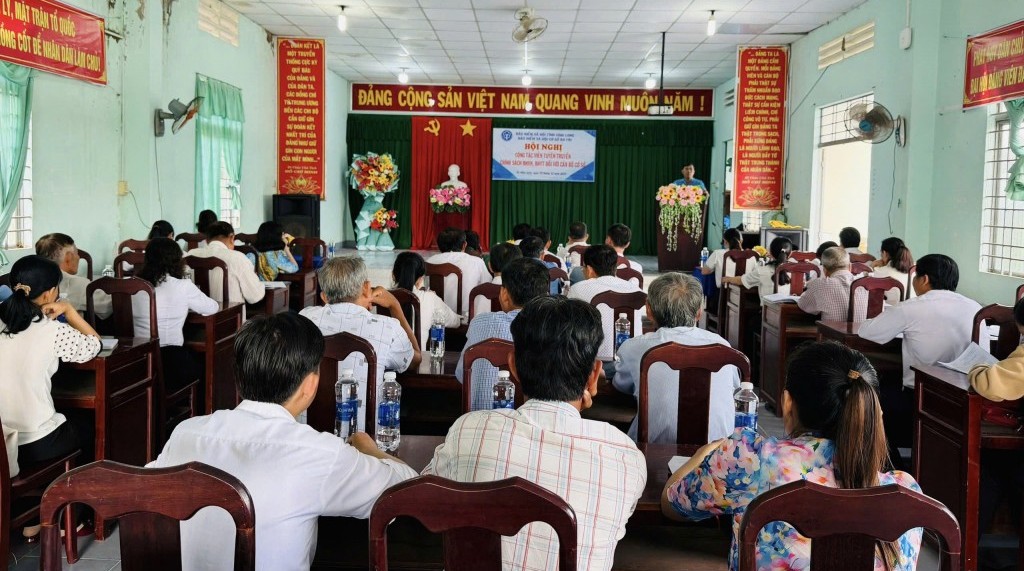 Vĩnh Long: Người dân các xã bãi ngang cần chủ động tham gia BHYT