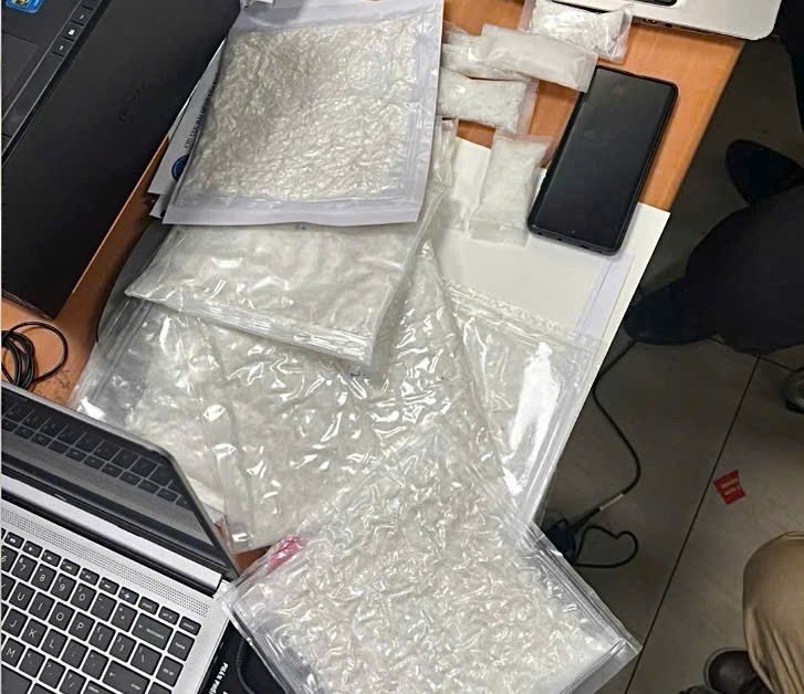 Hải quan sân bay Cam Ranh chủ trì phát hiện người nước ngoài vận chuyển hơn 1,5 kg ma túy