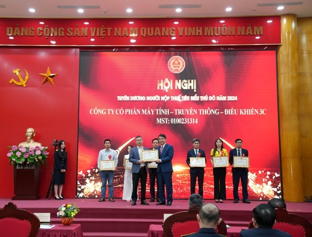 Hà Nội tôn vinh 170 người nộp thuế tiêu biểu năm 2024