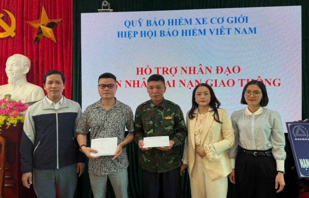 Hỗ trợ nhân đạo gia đình các nạn nhân tai nạn giao thông tại Hưng Yên