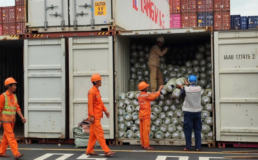 Phát hiện lô hàng vải dệt kim xuất khẩu giả mạo xuất xứ Việt Nam