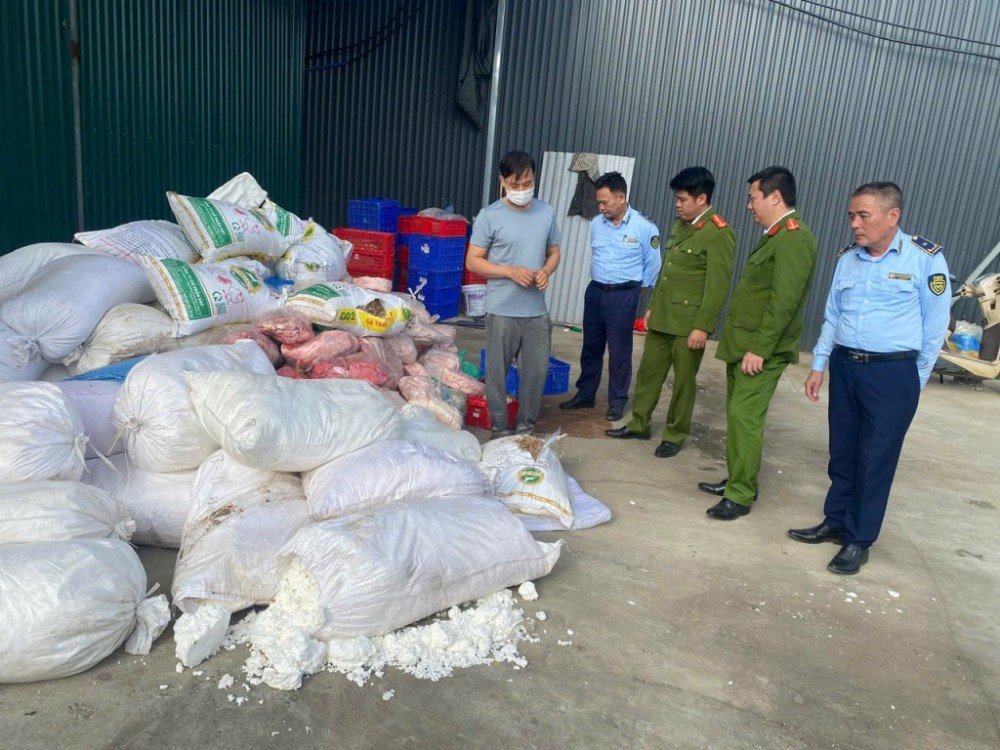 Phát hiện cơ sở kinh doanh hơn 2 tấn thịt mỡ động vật không rõ nguồn gốc