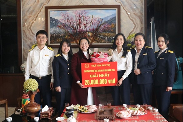 Thuế tỉnh Phú Thọ trao giải “Hóa đơn may mắn” quý II/2025