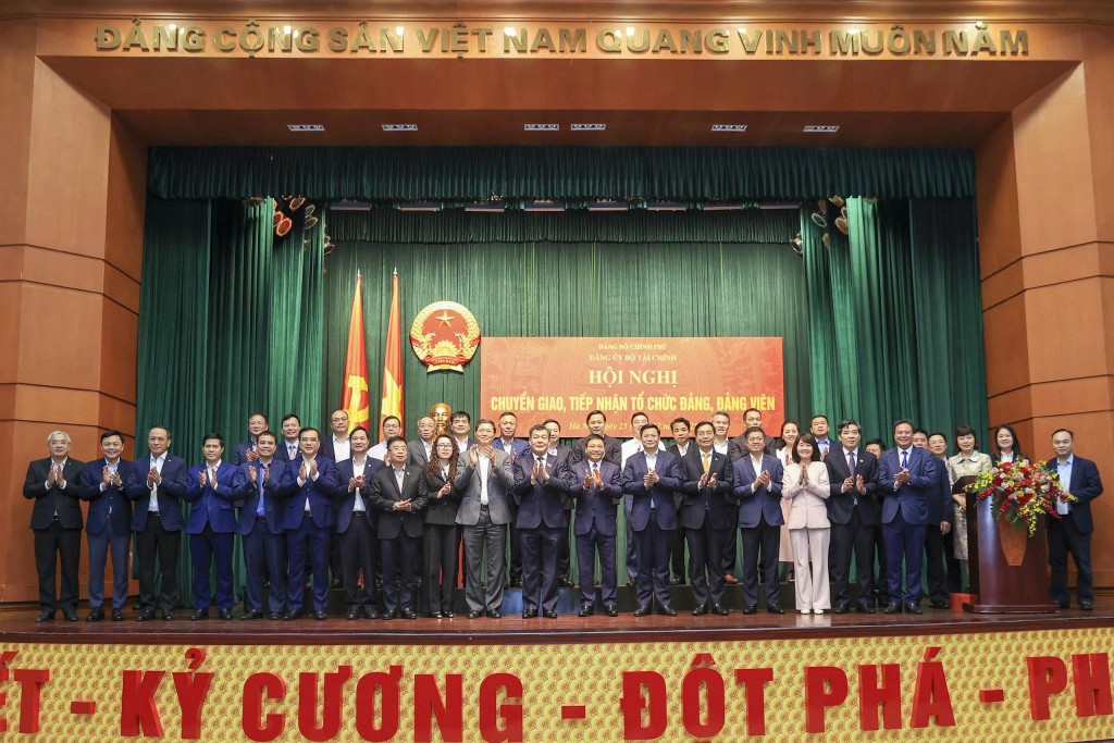 Đảng ủy Bộ Tài chính tiếp nhận 22 đảng bộ tập đoàn, tổng công ty, Ngân hàng phát triển