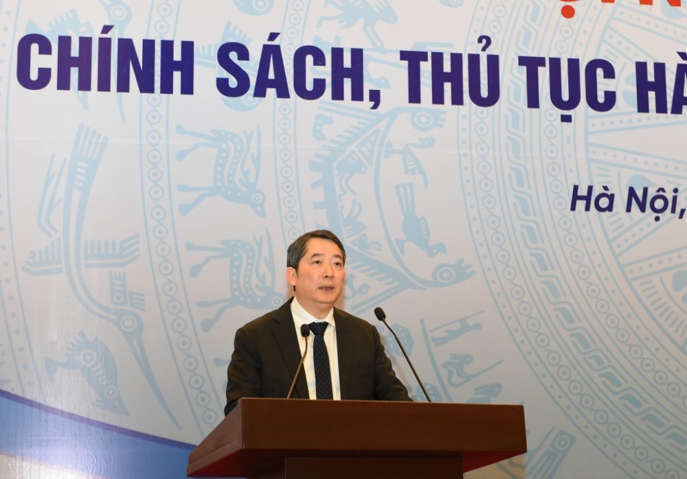 Thứ trưởng Bộ Tài chính Cao Anh Tuấn phát biểu tại hội nghị. 