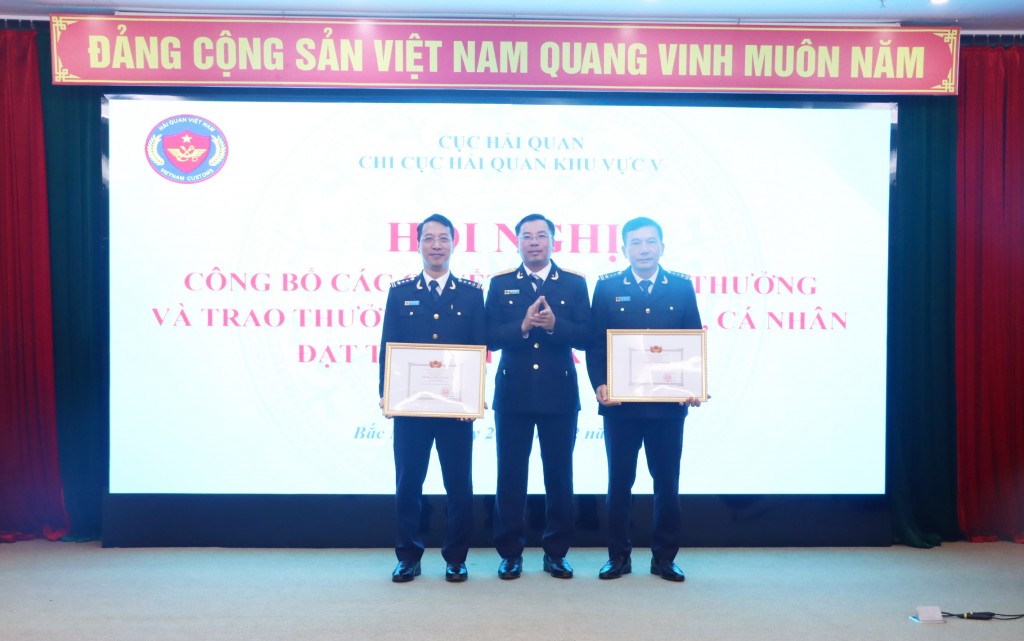 Hải quan khu vực V dẫn đầu cả nước về kim ngạch xuất nhập khẩu với hơn 221 tỷ USD