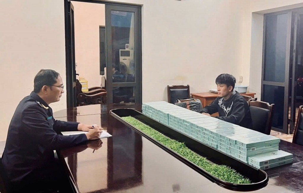 Hải quan khu vực VII bắt giữ 920 bao thuốc lá nhập lậu