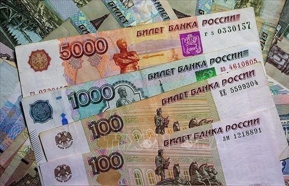 Đồng rúp tăng mạnh nhất hơn 30 năm, đứng đầu trong các đồng tiền trên thế giới