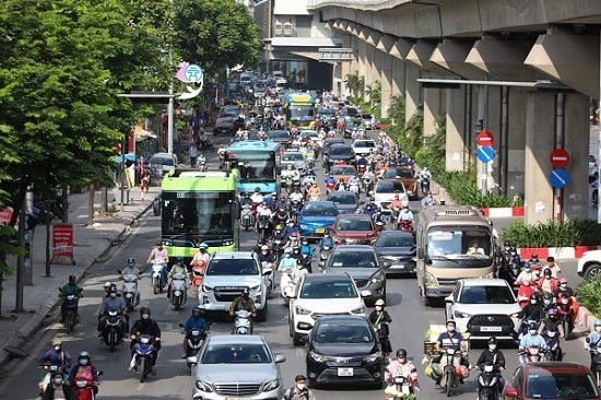 Khẩn trương ban hành Bảng giá tính lệ phí trước bạ ô tô, xe máy từ 1/1/2026