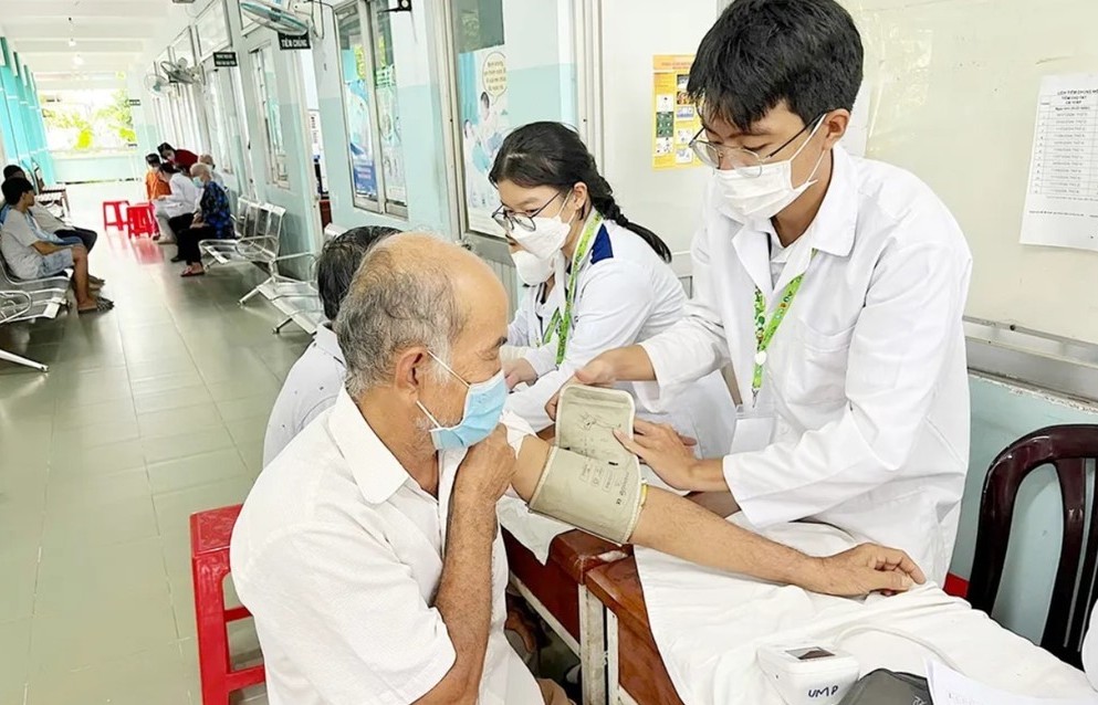 Cách tính mức hưởng chế độ ốm đau